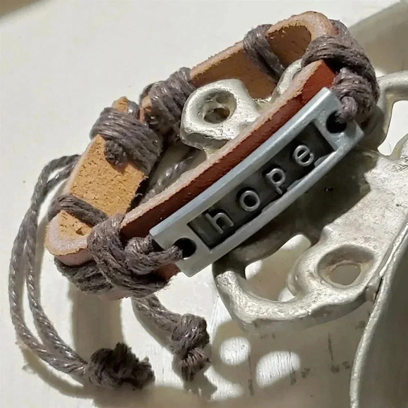 Handcrafted Hope Affirmation Medium Brown Genuine Leather Silver Pewter Bracelet - Picture 4 of 6